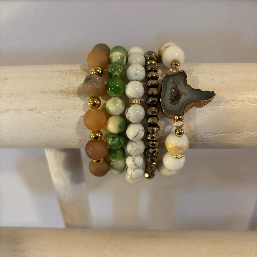Handmade Gemstone Bracelet Stack Set of 5 NWT Jade Howlite Agate